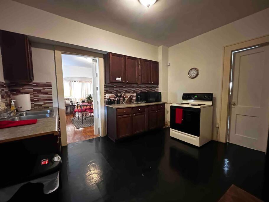 Comfortable 2-bdrm Spacious With Wifi & Patio Holiday home Indianapolis
