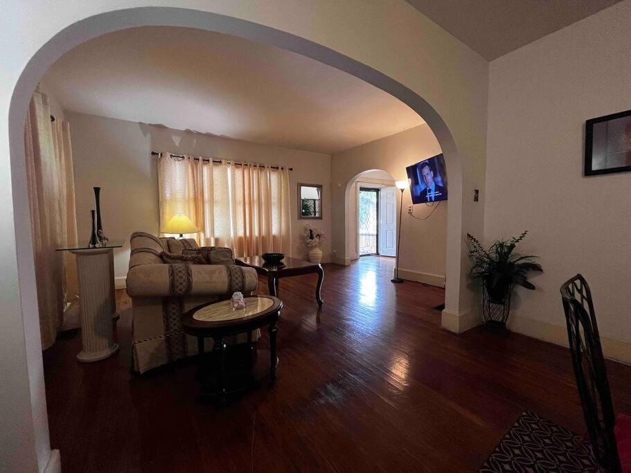 Casa de Férias Comfortable 2-bdrm Spacious With Wifi & Patio Indianápolis