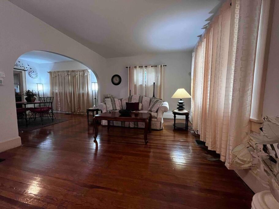 Comfortable 2-bdrm Spacious With Wifi & Patio * Indianápolis