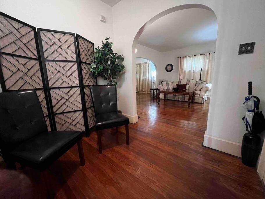 Comfortable 2-bdrm Spacious With Wifi & Patio Indianápolis