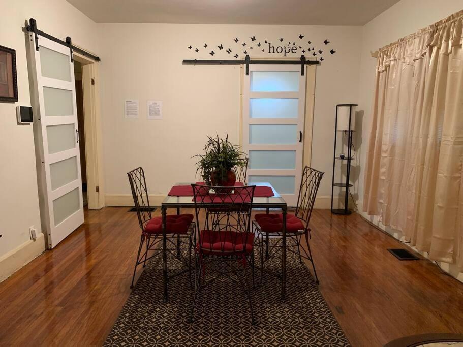 Comfortable 2-bdrm Spacious With Wifi & Patio Casa de Férias Indianápolis